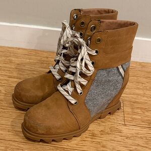 Sorel Tan and Cream Lace-Up Boots
